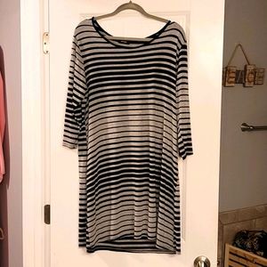 Dress, quarter length sleeves